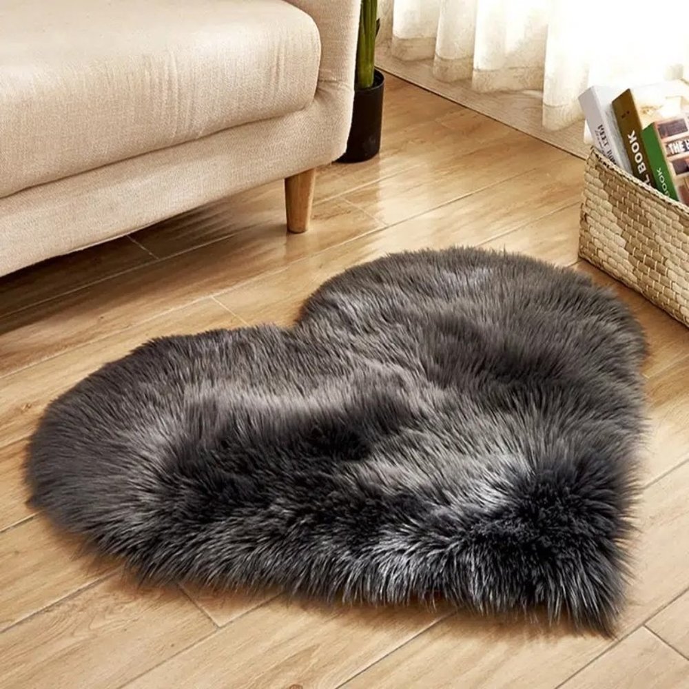 Natasha Amore Red Maroon Small Fluffy Heart Shaped Rug Mat - Picture 4 of 7